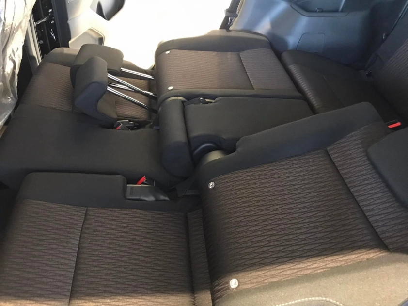 Toyota-Avanza-Premio-6