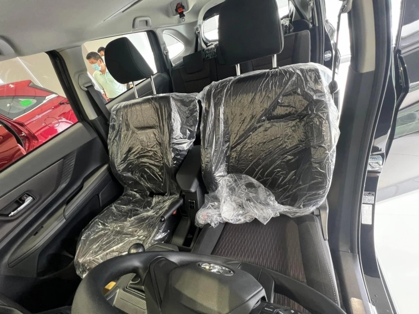 Toyota-Avanza-Premio-7