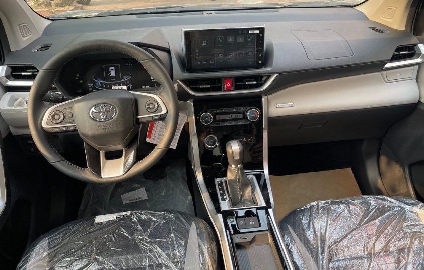 Toyota Veloz Cross được bán lại khi mới chạy được 50 km, giá đắt hơn xe mới 126638