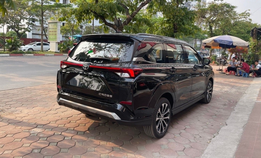Toyota Veloz Cross được bán lại khi mới chạy được 50 km, giá đắt hơn xe mới 126639