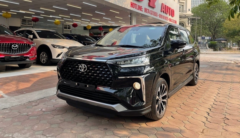 Toyota Veloz Cross được bán lại khi mới chạy được 50 km, giá đắt hơn xe mới 126640