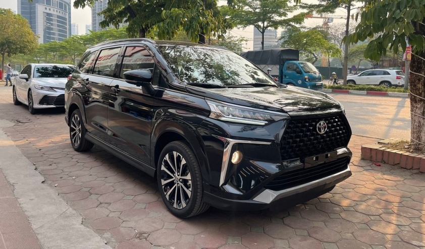 Toyota Veloz Cross được bán lại khi mới chạy được 50 km, giá đắt hơn xe mới 126641