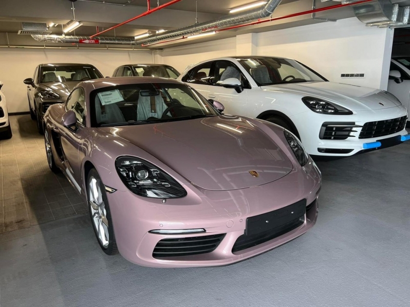 Porsche-718-Cayman