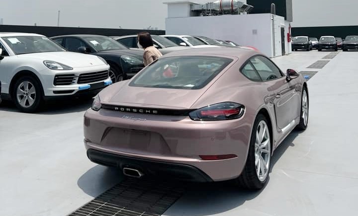 Porsche-718-Cayman-2