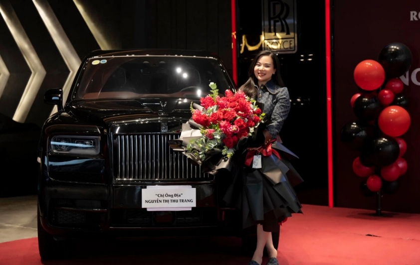Rolls-Royce-Cullinan-Black-Badge-3