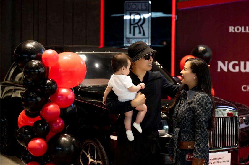 Rolls-Royce-Cullinan-Black-Badge-5