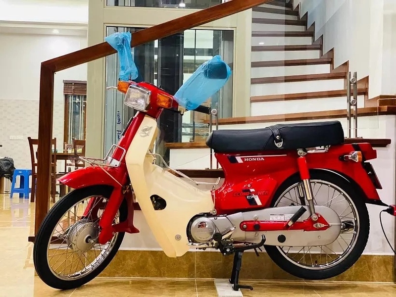 Honda-Super-Cub-C70-Deluxe