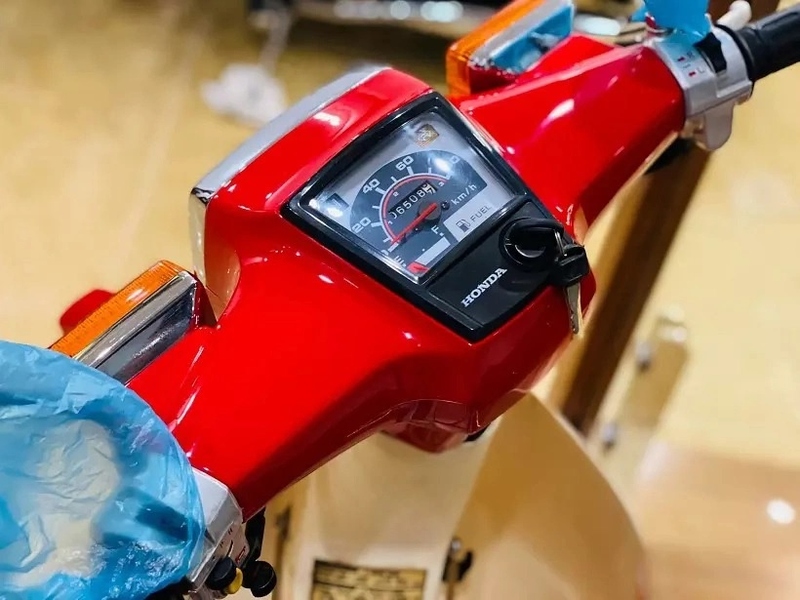 Honda-Super-Cub-C70-Deluxe-3