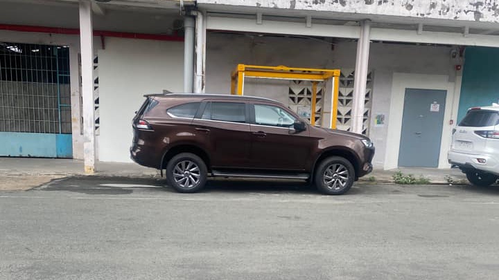 isuzu-mu-x-2022-2