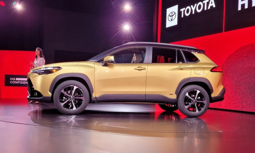 toyota-corolla-cross-2023-4