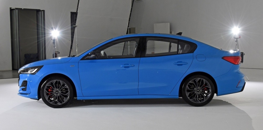 ford-focus-2022-2