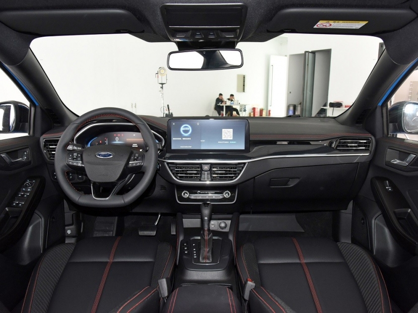 ford-focus-2022-5