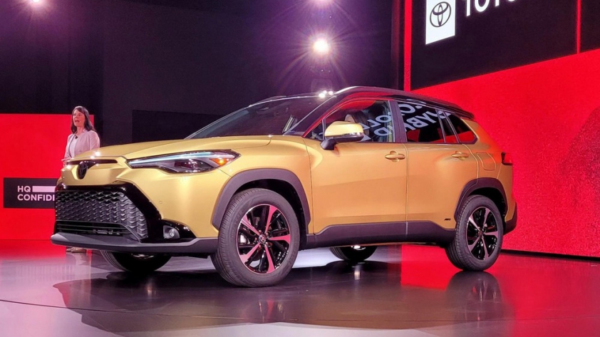 toyota-corolla-cross-hybrid-2023