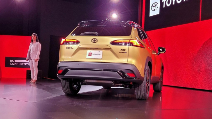 toyota-corolla-cross-hybrid-2023-3