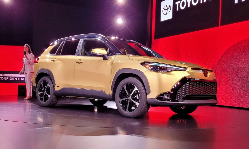 toyota-corolla-cross-hybrid-2023-5