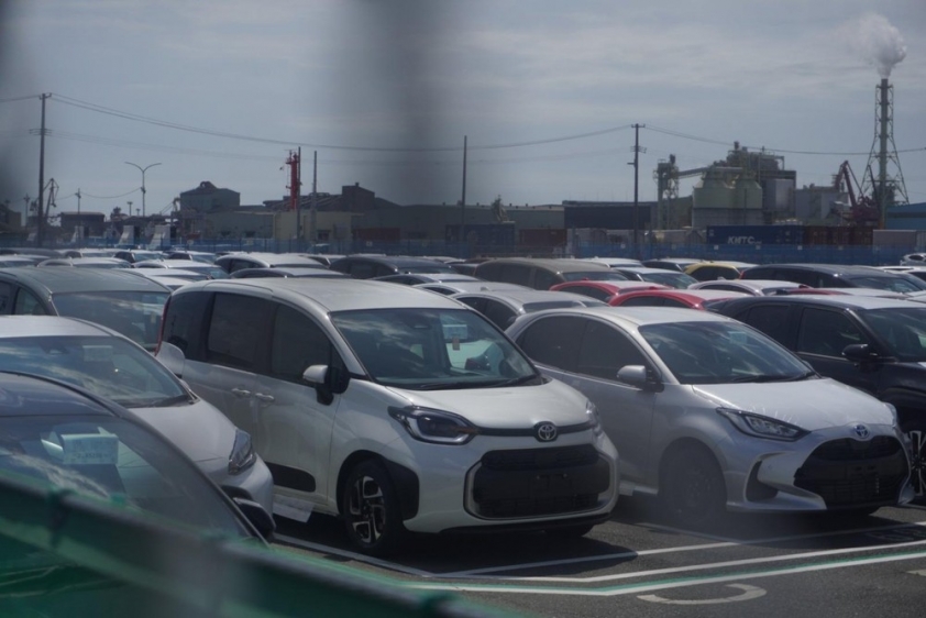 toyota-sienta-2023