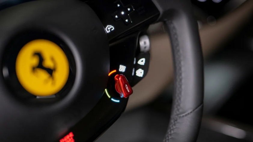 Mẫu SUV đầu tiên của Ferrari chính thức ra mắt, thiết kế siêu lạ 188190