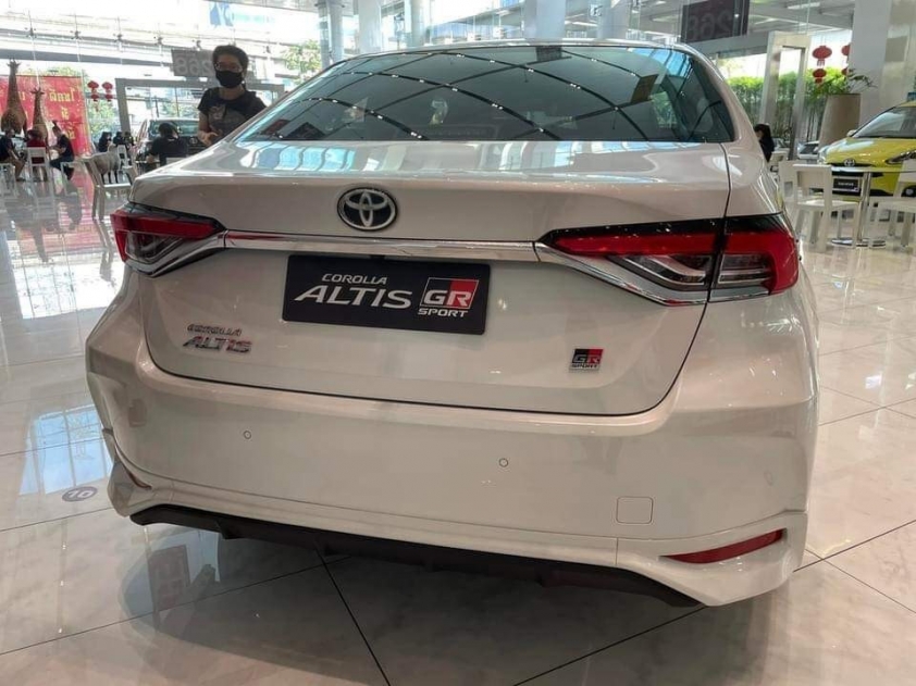 toyota-corolla-altis-gr-s-2