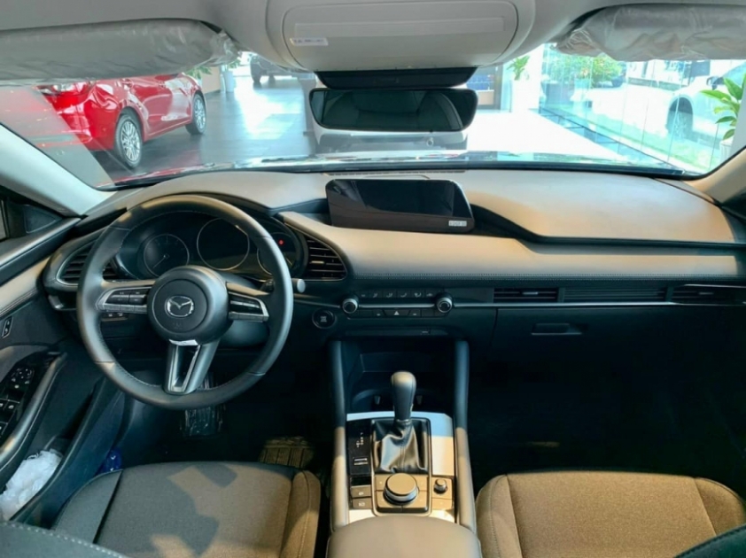 Giá xe Mazda 3 giảm “kịch sàn” trong tháng 10, rẻ ngang ngửa Toyota Vios 204577