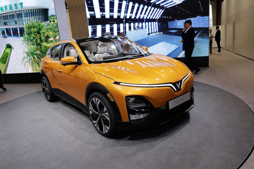 Ảnh thực tế VinFast VF 6 vừa lộ diện – SUV cỡ B đáng gờm với loạt xe xăng 205011