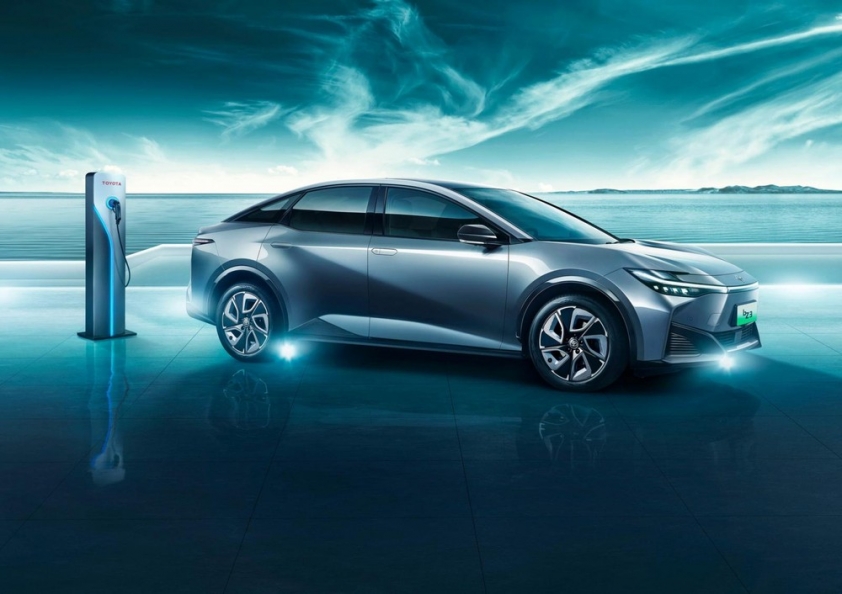 Toyota ra mắt mẫu sedan chạy điện mới: kích thước ngang Camry, chạy 600km/lần sạc 208219
