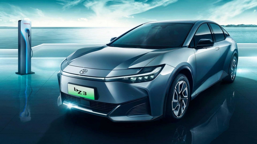 Toyota ra mắt mẫu sedan chạy điện mới: kích thước ngang Camry, chạy 600km/lần sạc 208224