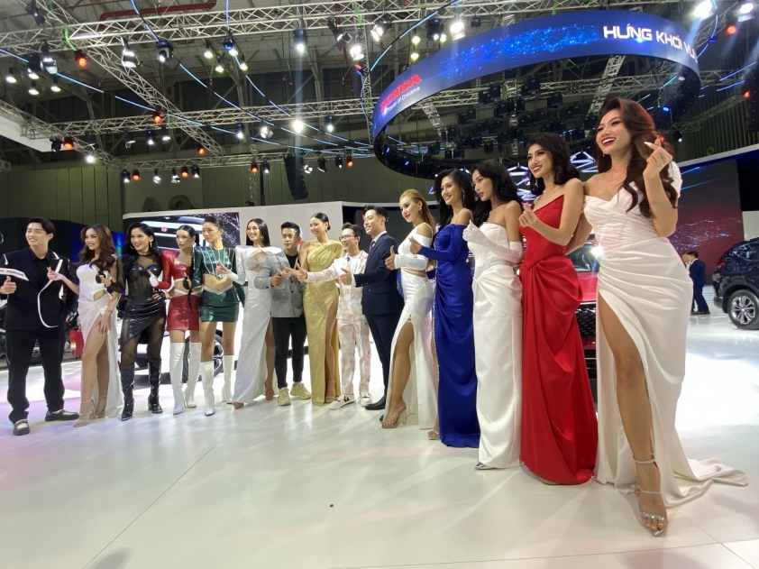 Dàn mỹ nhân chân dài