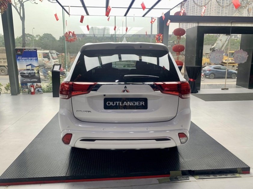 mitsubishi-outlander-2022-2