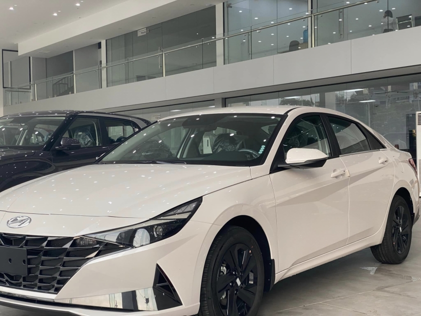 hyundai-elantra-2023-1