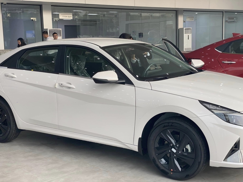 hyundai-elantra-2023-3