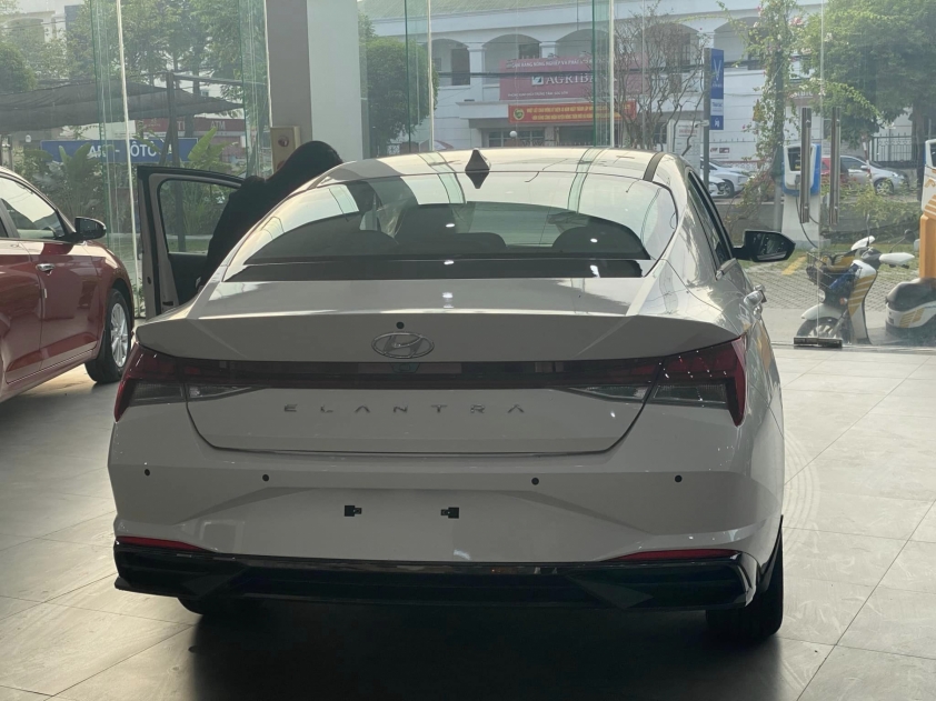 hyundai-elantra-2023-4