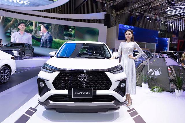 toyota-veloz-cross-lap-rap-trong-nuoc-1
