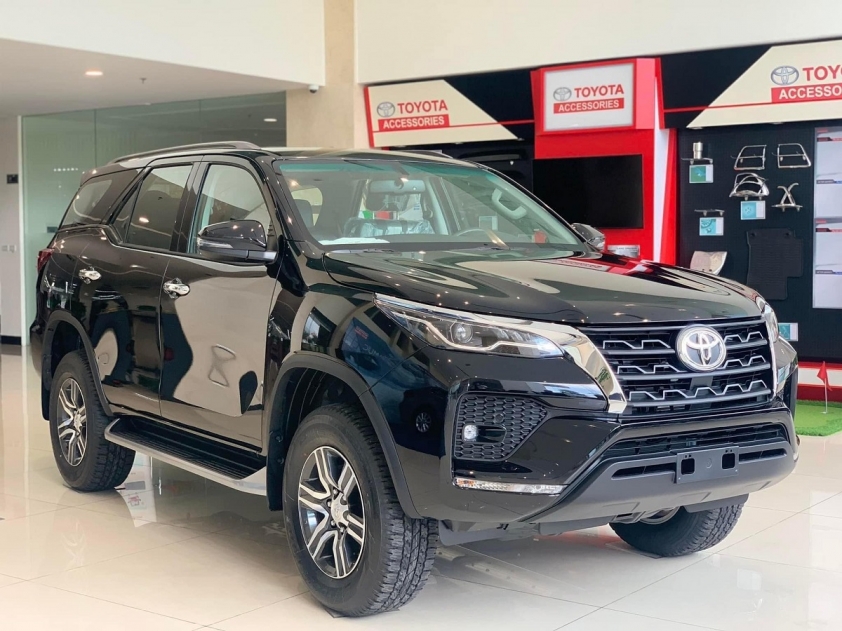 Toyota Fortuner 2022 đồng loạt tăng giá tại Việt Nam, nhiều nhất 42 triệu đồng 213020