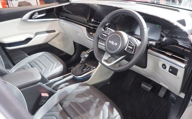 kia-carens-2023-1