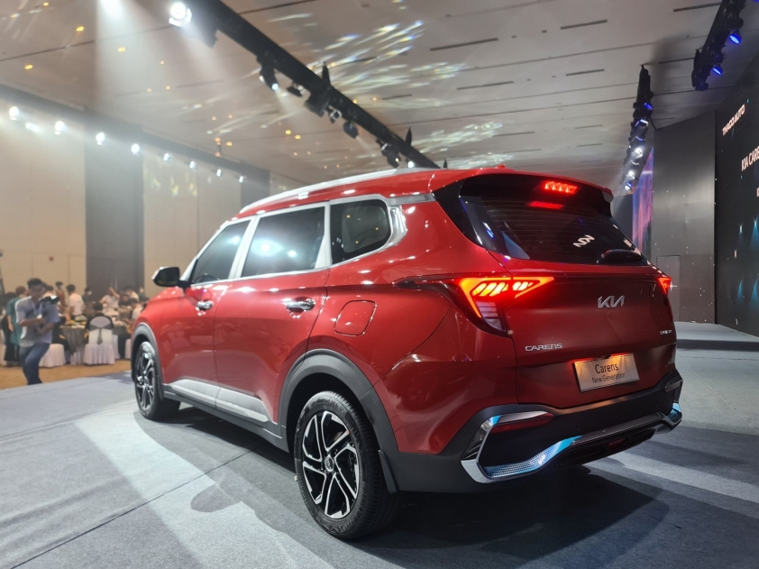 Giá lăn bánh Kia Carens 2023 vừa ra mắt tại Việt Nam 216516
