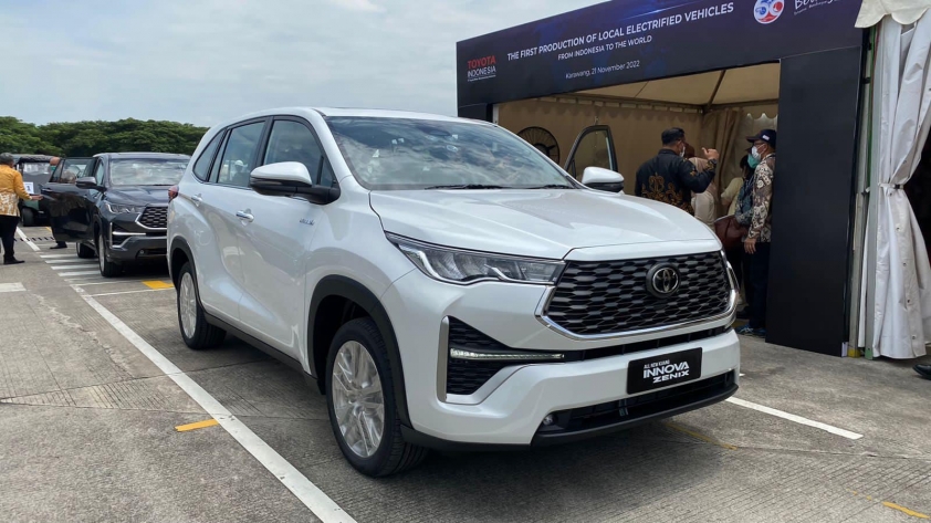 toyota-innova-2023