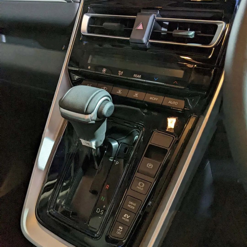 toyota-innova-2023-2
