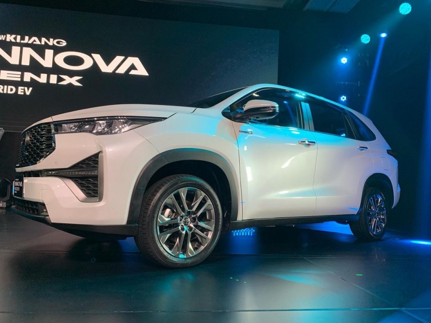 toyota-innova-2023-8