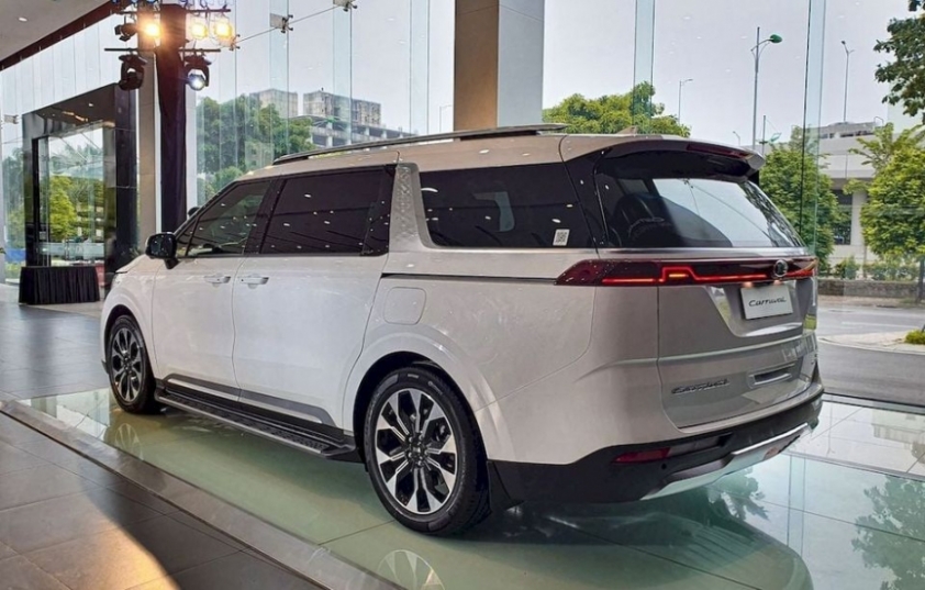 Kia Carnival