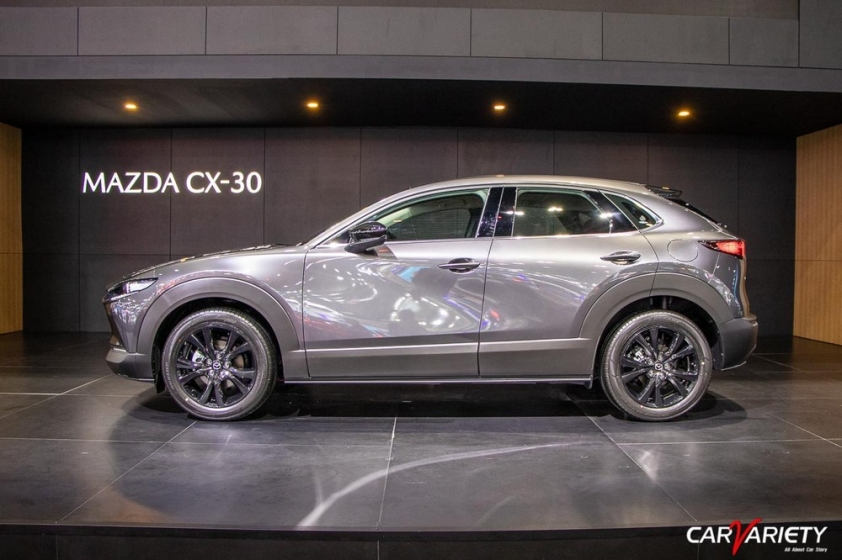 mazda-cx-30-carbon-edition-2