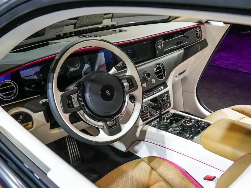Rolls-Royce-Spectre-6