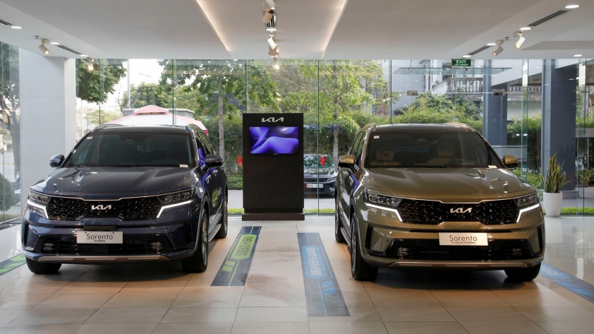 Cận cảnh Kia Sorento Hybrid và Plug-In Hybrid tại đại lý, giá 1,399 tỷ đồng 236535