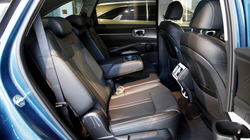 Cận cảnh Kia Sorento Hybrid và Plug-In Hybrid tại đại lý, giá 1,399 tỷ đồng