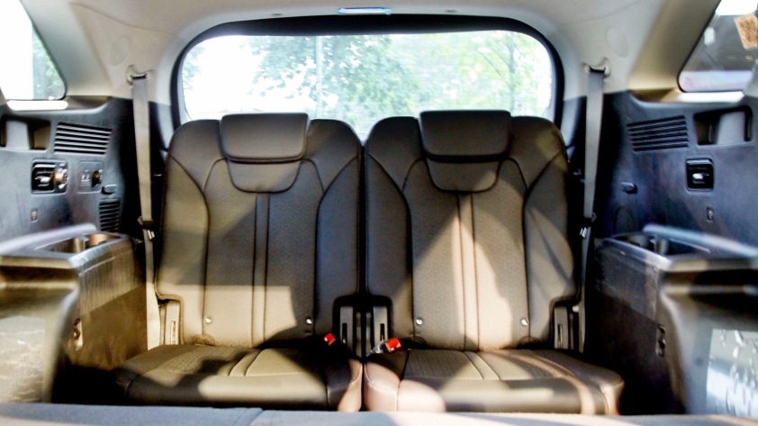 Cận cảnh Kia Sorento Hybrid và Plug-In Hybrid tại đại lý, giá 1,399 tỷ