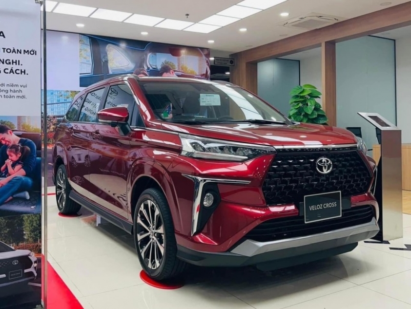 Toyota Veloz Cross nhập khẩu giảm giá mạnh, “nhường sân” cho bản lắp ráp 238314