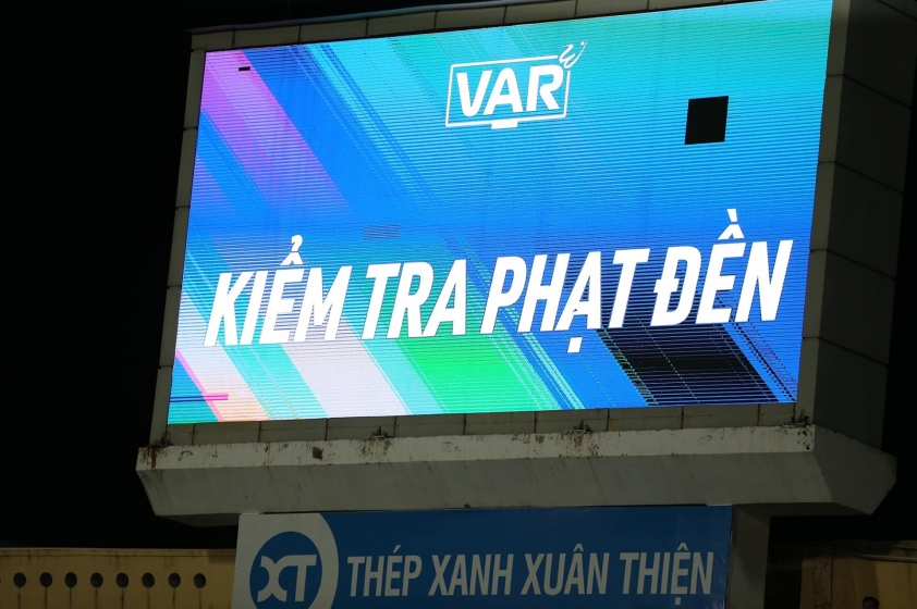 VFF chỉ ra thiếu sót của VAR tại V-League 352585