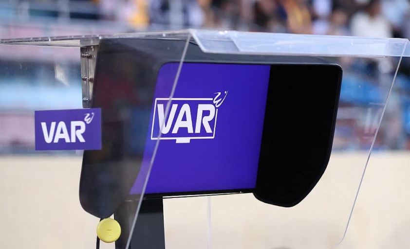 VFF chỉ ra thiếu sót của VAR tại V-League 352586