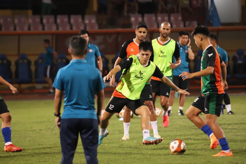 Trực tiếp Viettel vs Bình Định: Hoàng Đức, Văn Lâm đá chính 461613