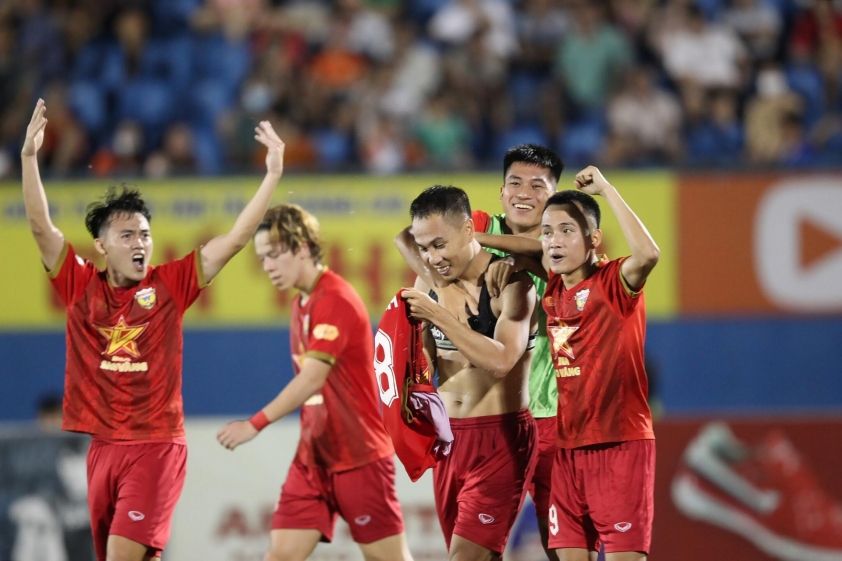 Vòng 13 V-League 2024/25: Cột mốc và kỷ lục 594183