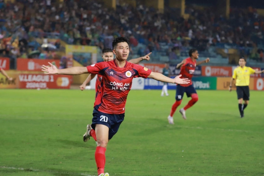 Trực tiếp CAHN 1-1 HAGL: Siêu phẩm đá phạt 619438